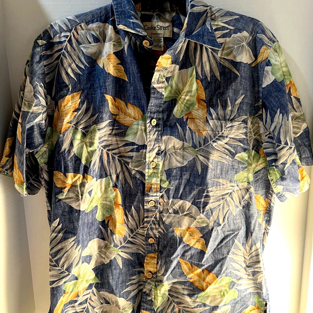 Cooke Street Men’s small shirt. Aloha shirt different Palm leaves pattern.
